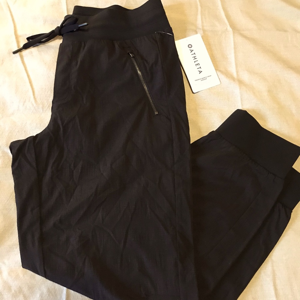 NWT Athleta Trekker Joggers size 10T in black.